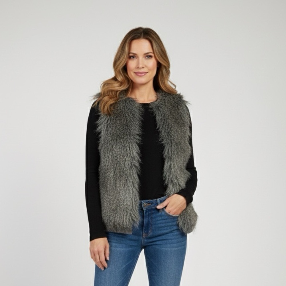 037 HUDSON’S BAY COMPANY Vintage Women’s Faux Fur Knitted Vest - Grey, Small - Picture 6 of 7